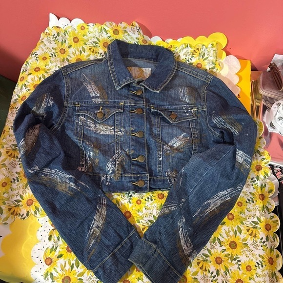 Crest jean jacket - Picture 1 of 3